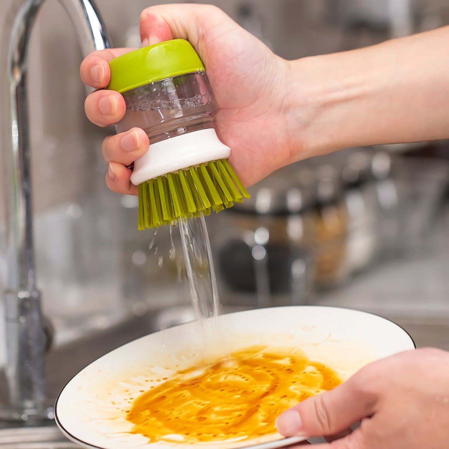 Brosse avec Réservoir Liquide Vaisselle