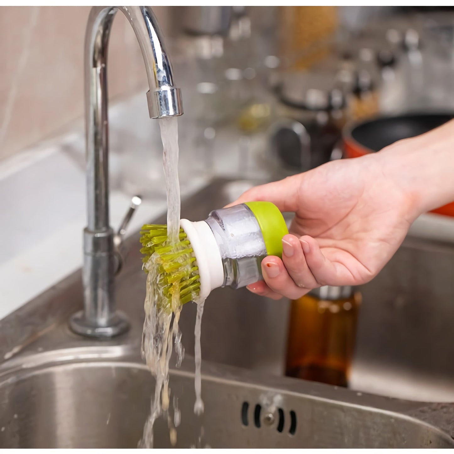 Brosse avec Réservoir Liquide Vaisselle
