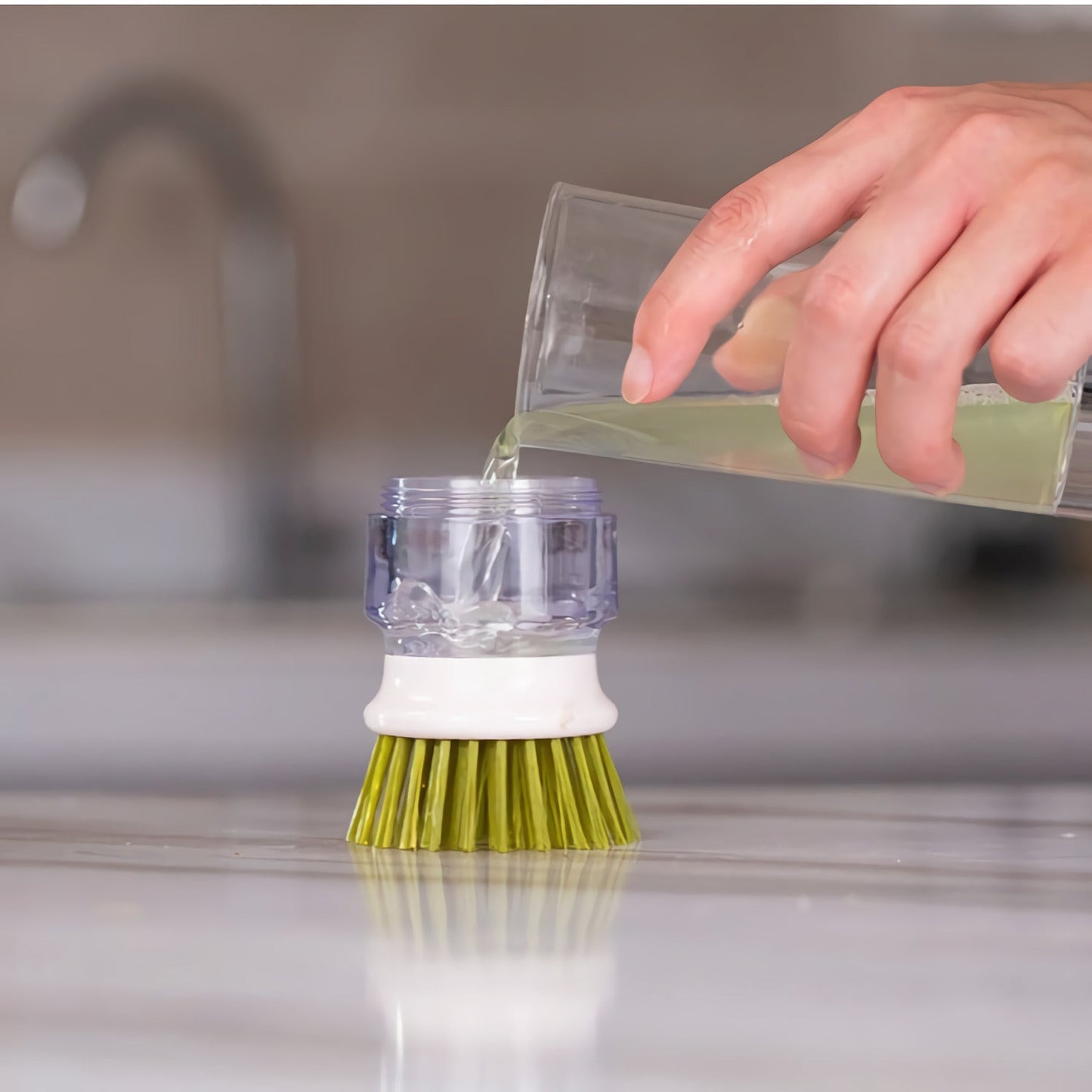 Brosse avec Réservoir Liquide Vaisselle
